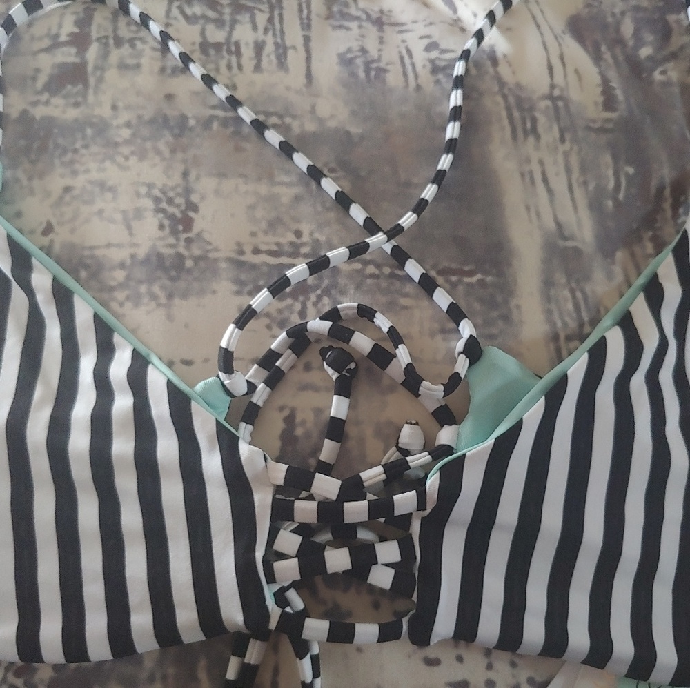 NWT L* space bikini top size D